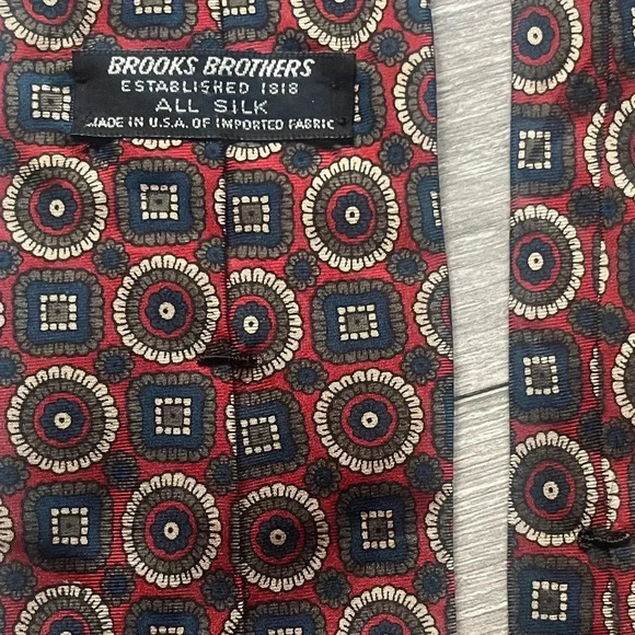 Brooks Brothers Dark Red Blue Pattern Necktie 100% Silk Men’s 57” Business Work - Picture 3 of 4